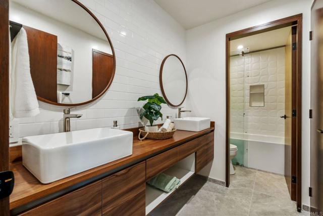 Building Photo - 5610 Bellevue Ave