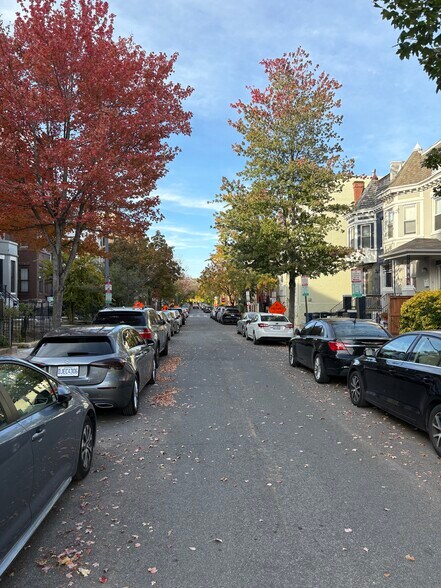 Building Photo - 2556 University Pl NW