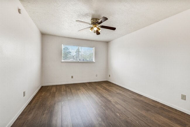 Building Photo - 217 Lazy Ln