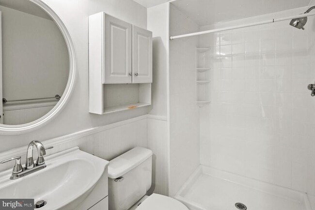 Building Photo - 7000 Ducketts Ln