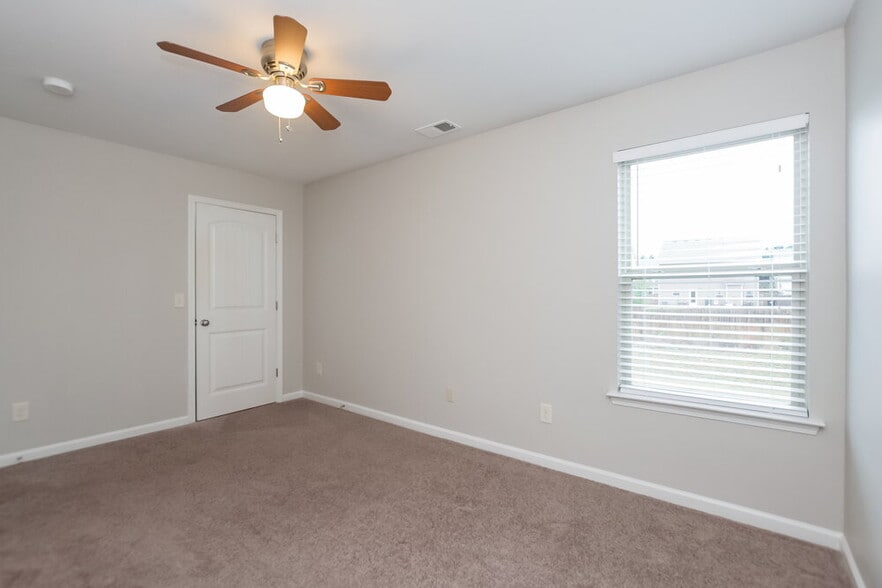 Building Photo - 68 Teramont Ct