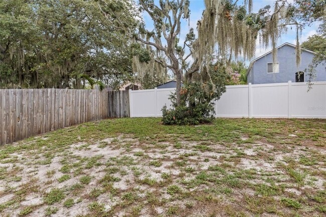 Building Photo - 11111 Lakeside Vista Dr
