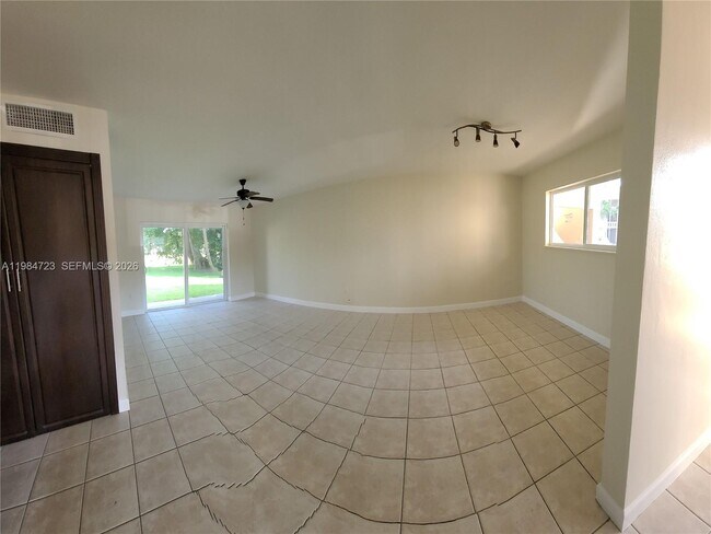 Building Photo - 7430 Miami Lakes Dr
