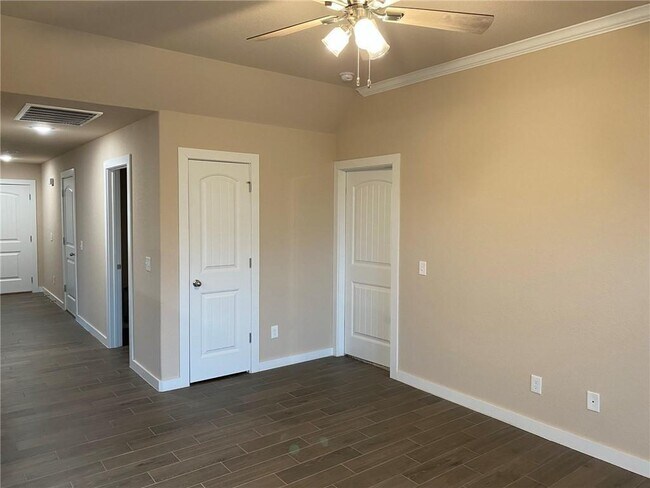 Building Photo - 422 Barbet Dr