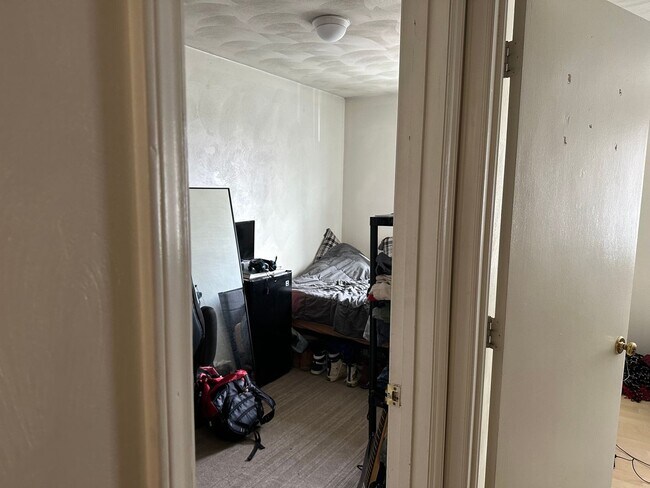 Building Photo - Spacious 4bd/2ba Apartment at Hunters Ridg...