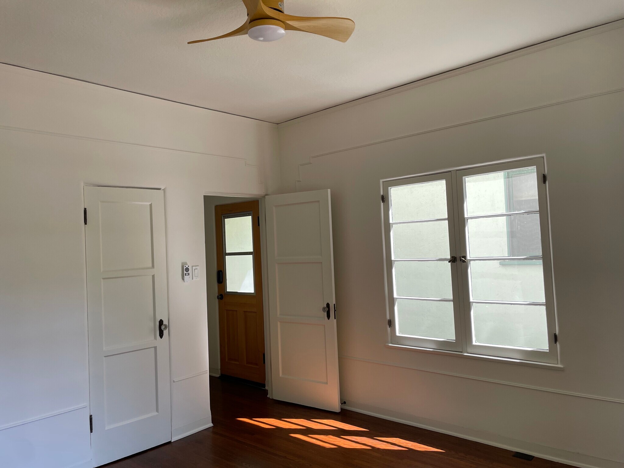 Side bedroom - 854 19th St