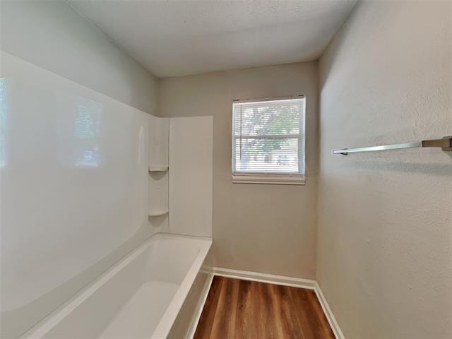 Building Photo - 825 Livingston Dr