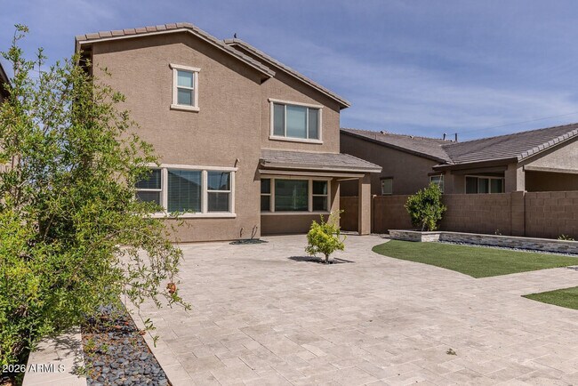 Building Photo - 9115 W Glenrosa Ave