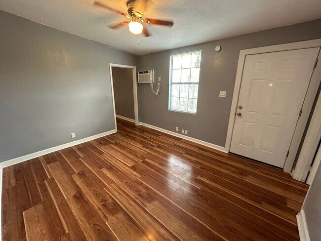 Building Photo - 2319 Observation Dr