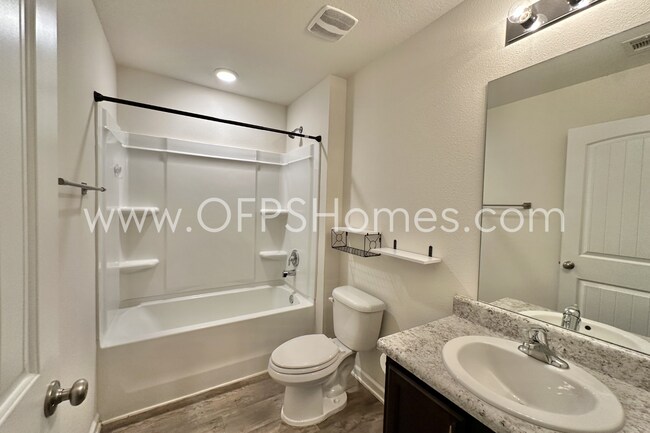 Building Photo - AVAILABLE NOW IN REDSTONE COMMONS