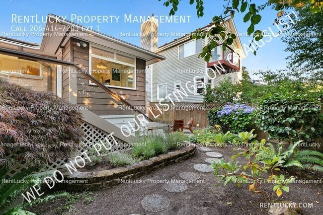 Building Photo - 4327 30th Ave W