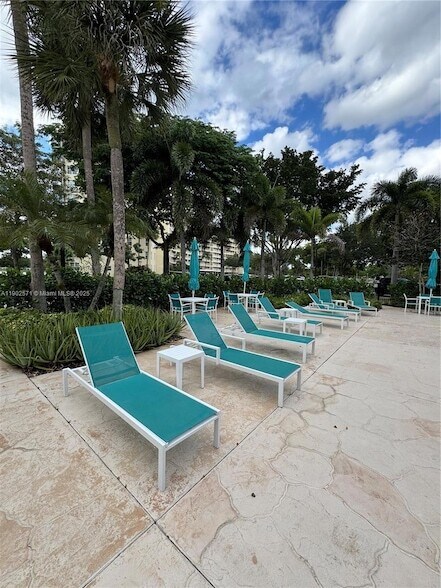 Building Photo - 3095 N Course Dr