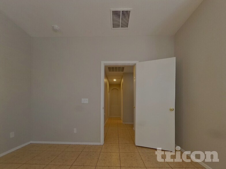 Building Photo - 83 5th Ave W