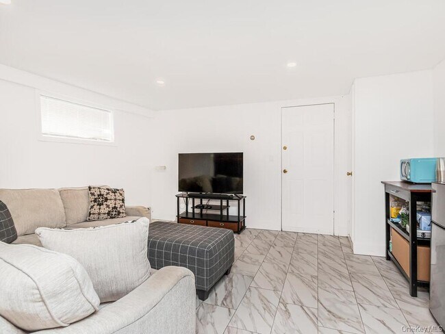 Building Photo - 2096 Central Park Ave