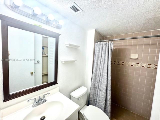 Building Photo - 1301 NE Miami Gardens Dr