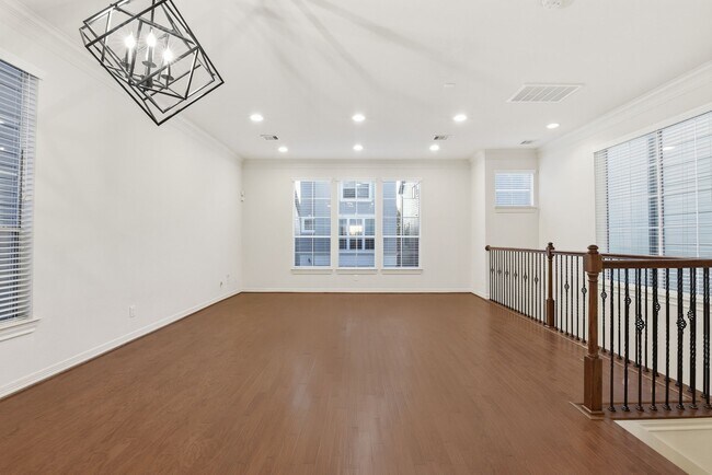 Building Photo - 3209 Clearview Cir