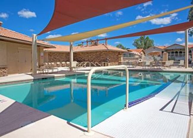 Building Photo - This beautifully appointed 3-bedroom, 2-bathroom condo seasonal rental Located in Leisure World A...