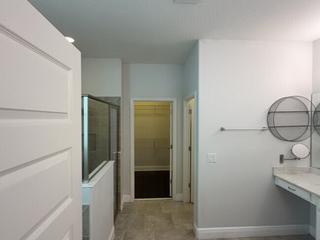 Building Photo - 15543 Waterleigh Cove Dr