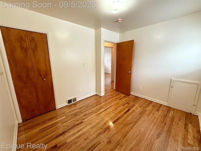 Building Photo - 5627 Clippert St