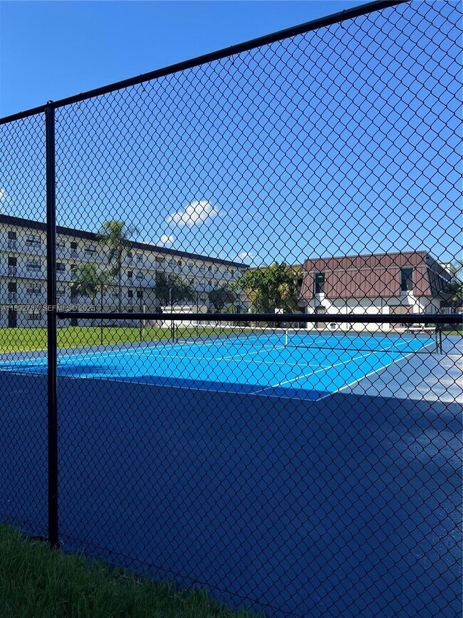 Building Photo - 500 NE 2nd St