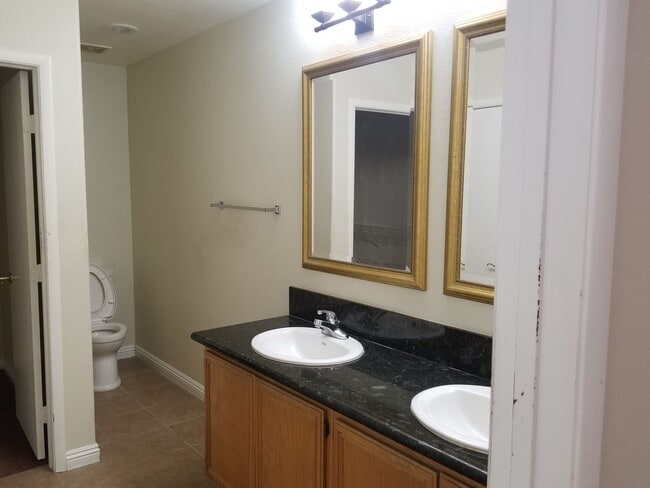 Building Photo - 3 Bedroom centrally located near Silverado Ranch!