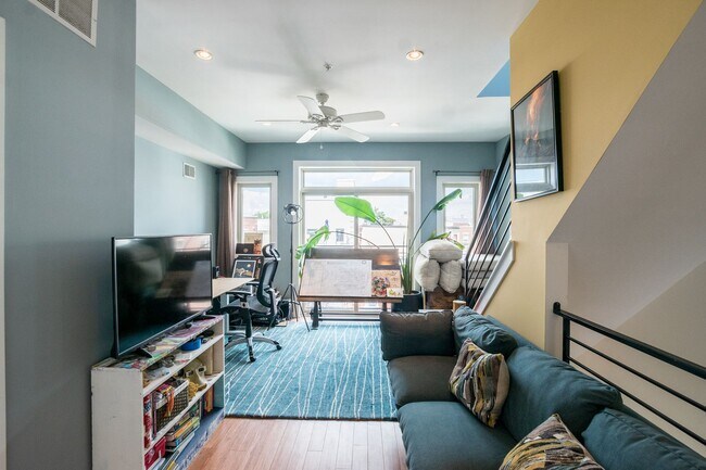 Building Photo - Gorgeous Fairmount One Bedroom Condo