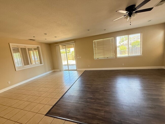 Building Photo - 2212 Maloney Dr