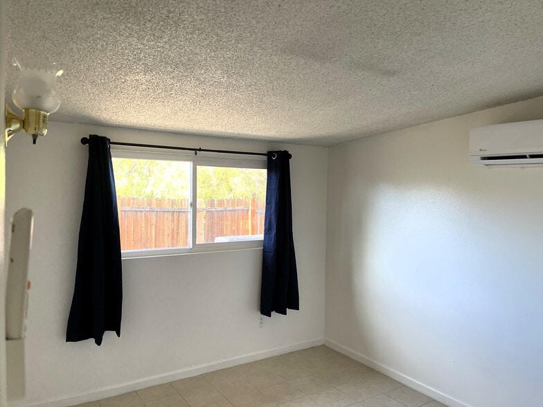 Building Photo - 73858 Sun Valley Dr
