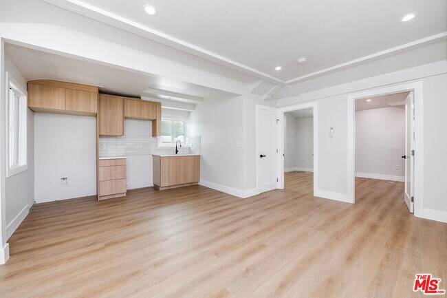 Building Photo - 4524 Laurel Canyon Blvd