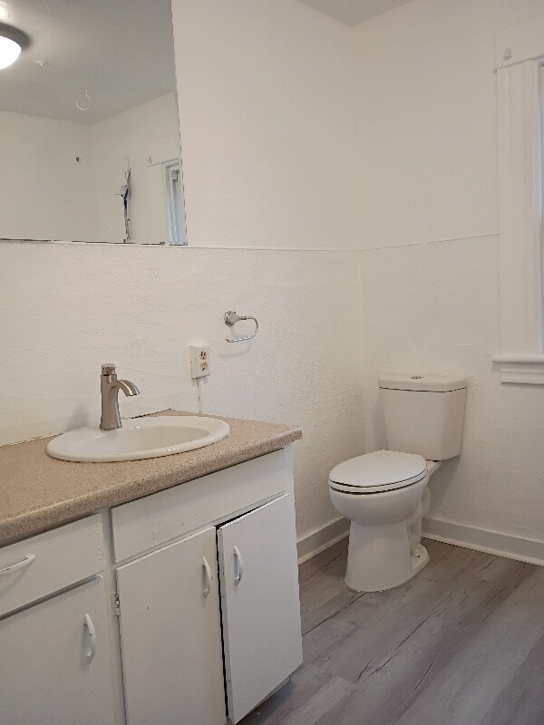 Building Photo - 547 NE Knott St