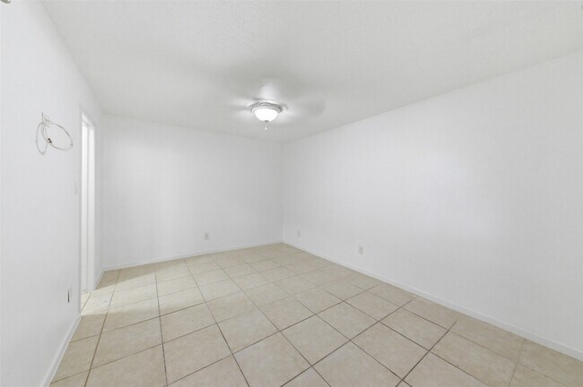 Building Photo - 12503 Newbrook Dr