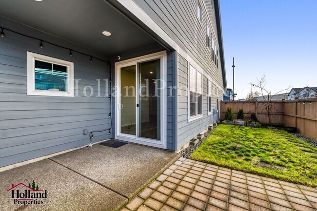 Building Photo - Beautiful Corner-Lot Home in South Hillsboro