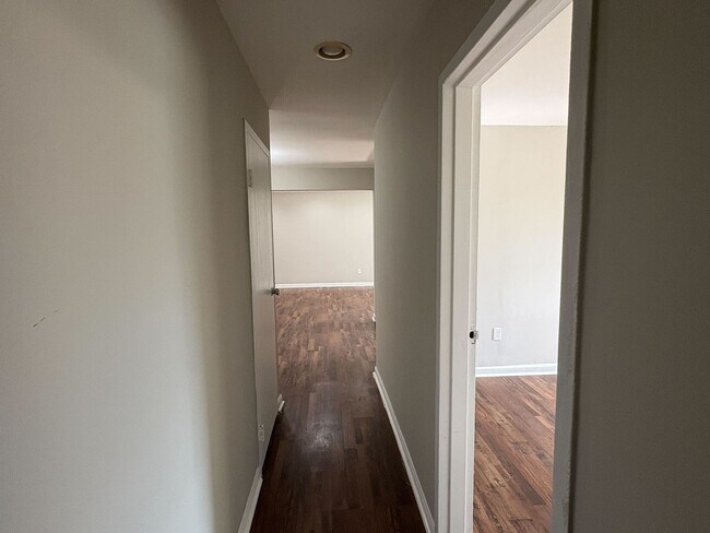 Building Photo - 2025 Move-In Special – $200 Off First Mont...