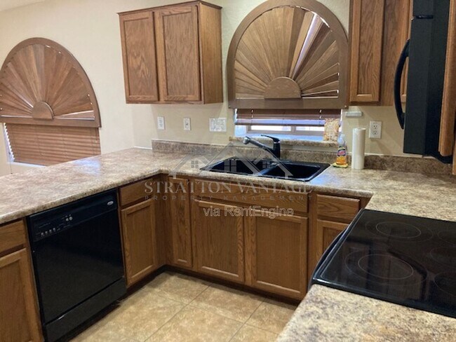 Building Photo - 4445 E Amarillo Dr