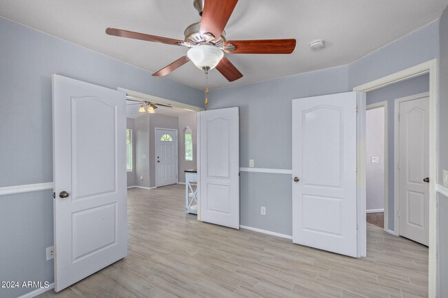 Building Photo - 983 E Palomino Way