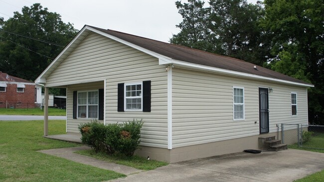 Building Photo - A Great Starter Home for rent Just For YOU!