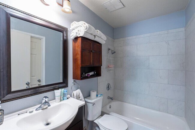 Building Photo - 20802 Bonanza St