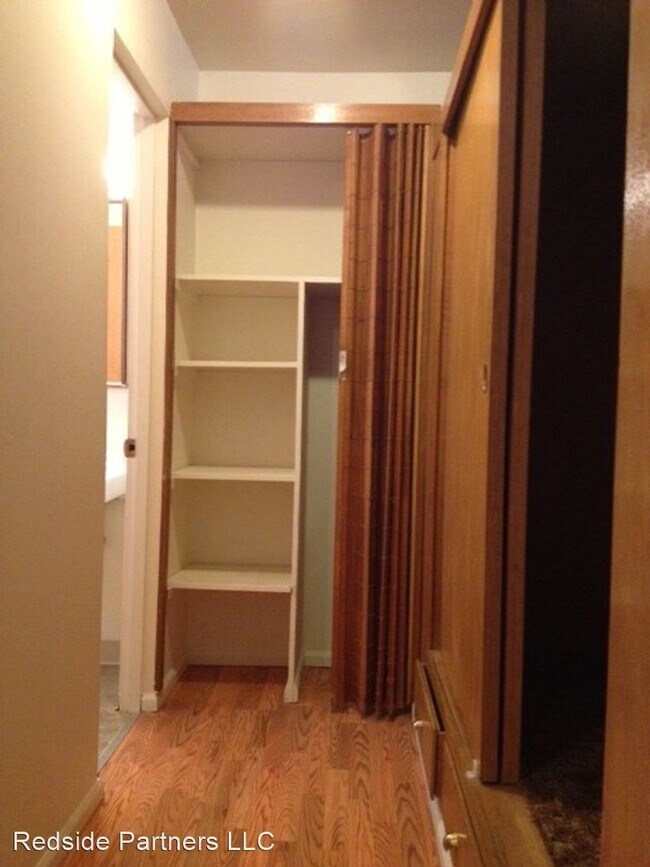 Building Photo - 1718 Summit Ave