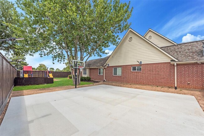 Building Photo - 30062 N Fulshear Dr