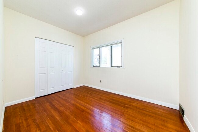 Building Photo - 27 Garrison Ave