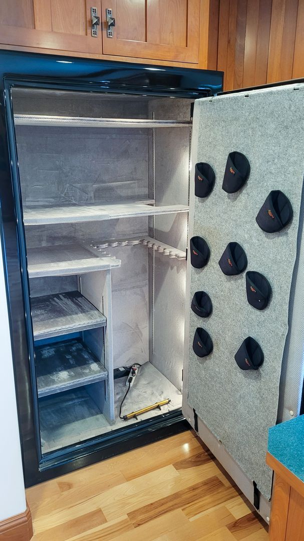 Building Photo - NOW AVAILABLE!! Gorgeous Two Story 3 Bedroom 3 Bath Perfect for Working From Home and Entertaining!