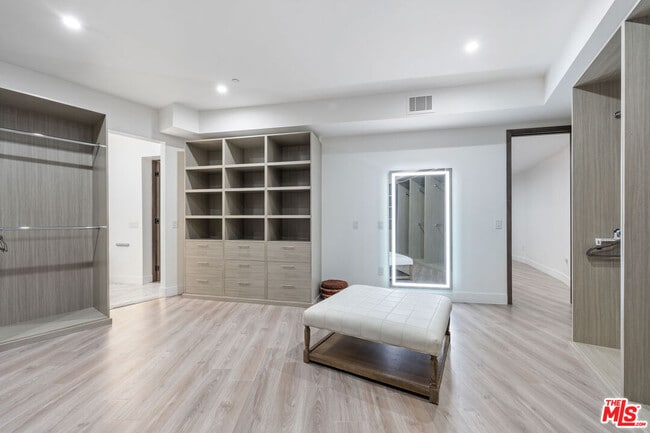 Building Photo - 6181 Temple Hill Dr
