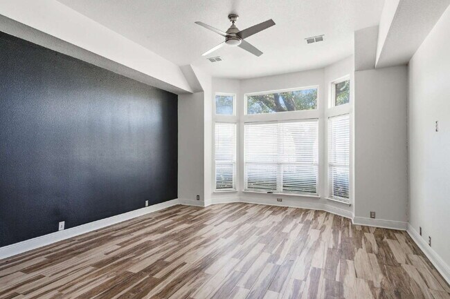 Building Photo - 11602 Canyon Mills Dr