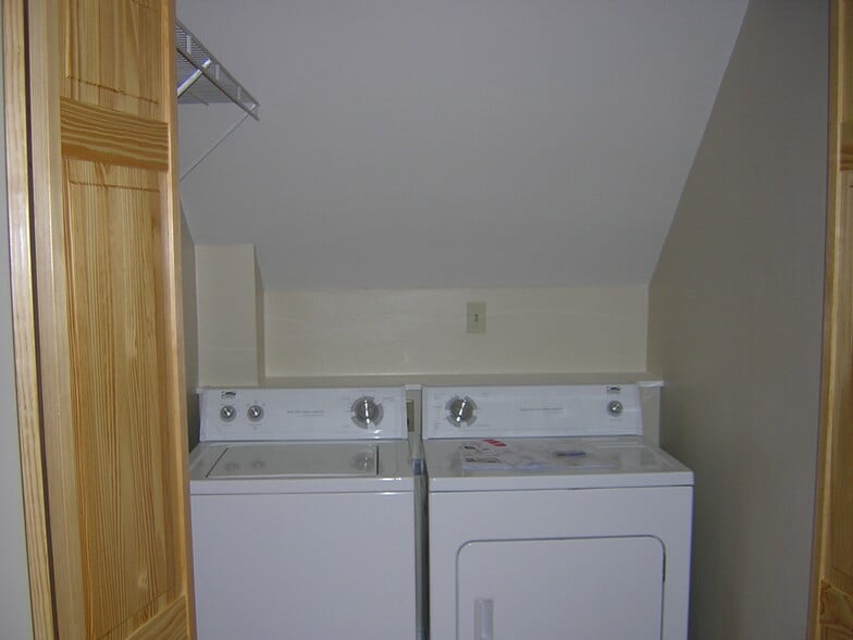 Building Photo - 55 University Ave