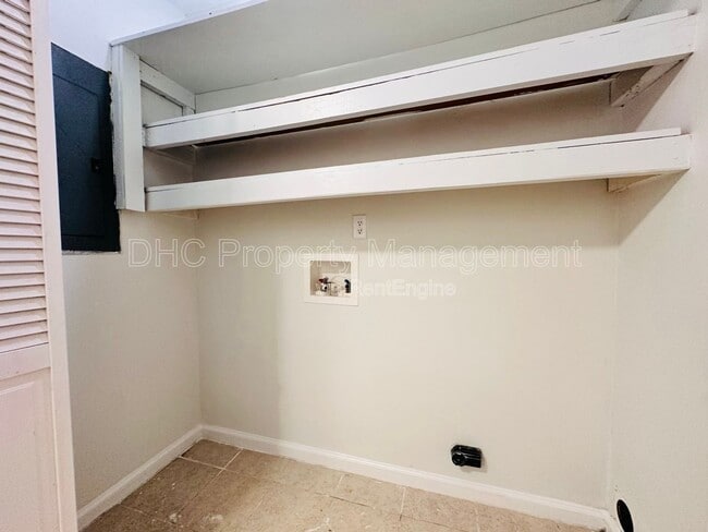 Building Photo - 1235 Kings Mountain Ct