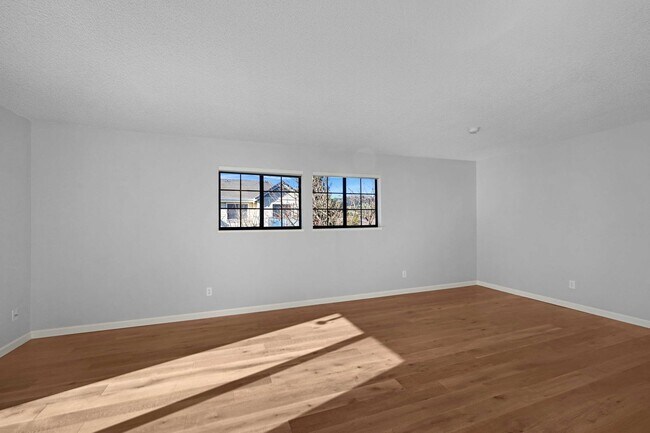 Building Photo - Update and Move-In Ready, 2BD/2BA, End-Unit Upper-Level Condo in Fostoria Terrace- DANVILLE