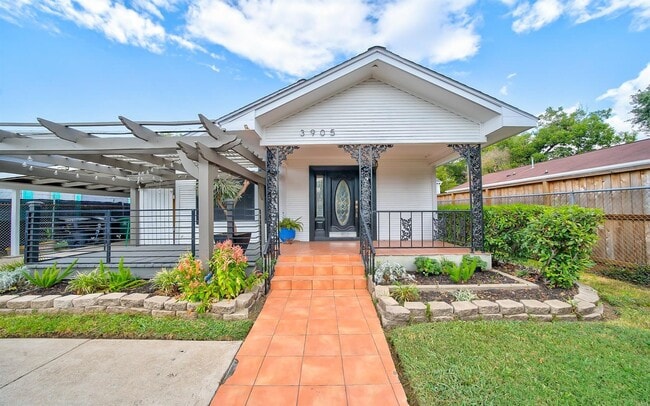 Primary Photo - 3905 Billingsley St