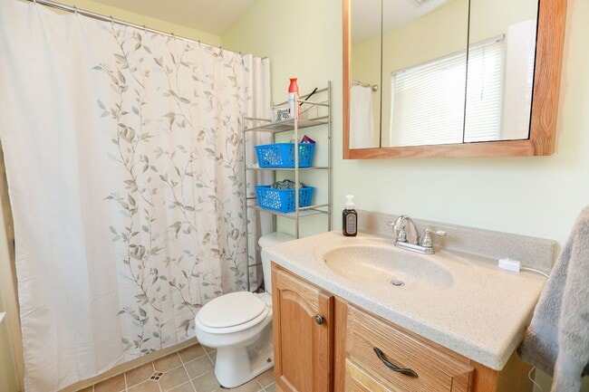 Building Photo - Modern Comfort in a Peaceful Setting – 4BR...