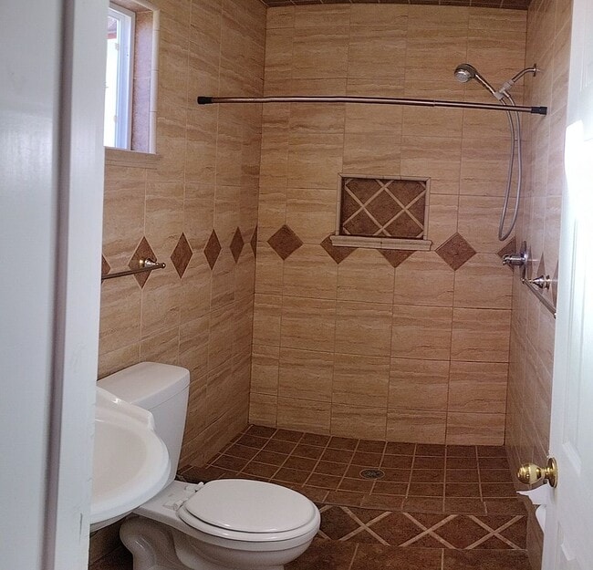Building Photo - House with Separate studio apartment Included
