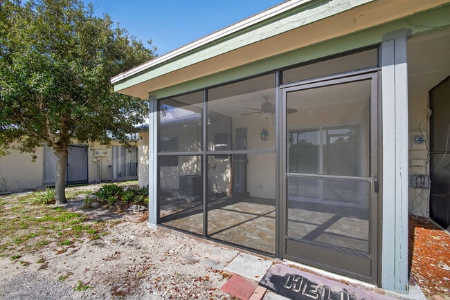 Building Photo - 8729 SE Hobe Ridge Ave